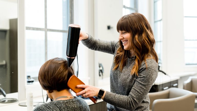4 Effective Ways to Attract Clients to Your Salon